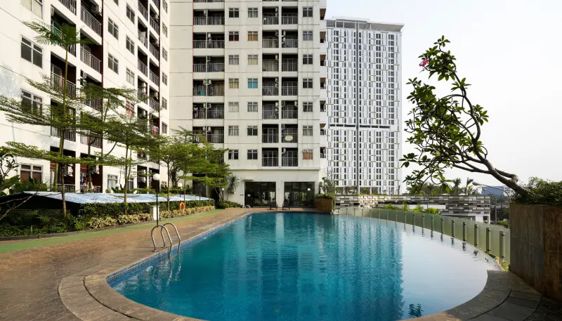 Kolam renang di Expressia Stay