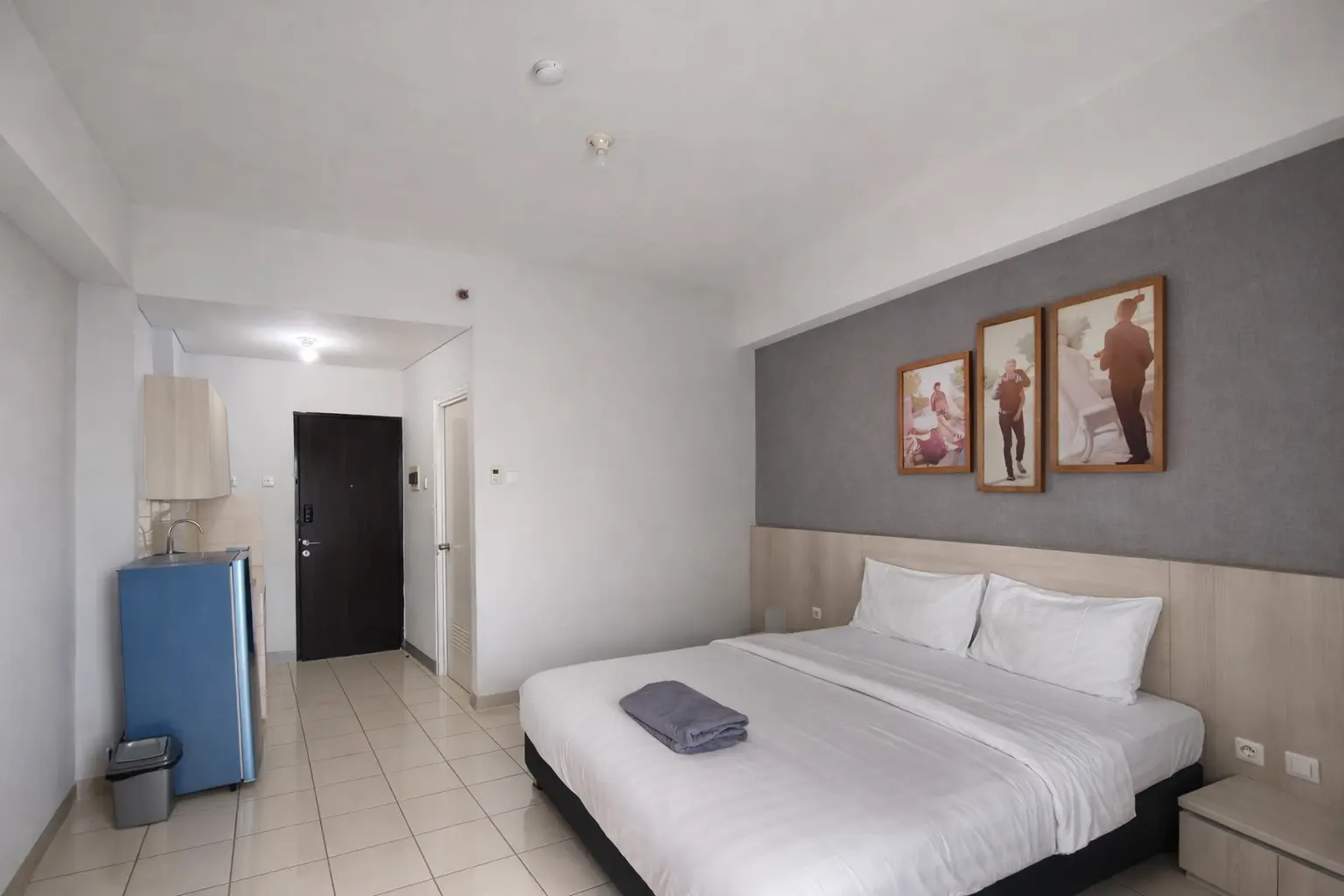 Layout tipe Queen Bed dengan kitchen area